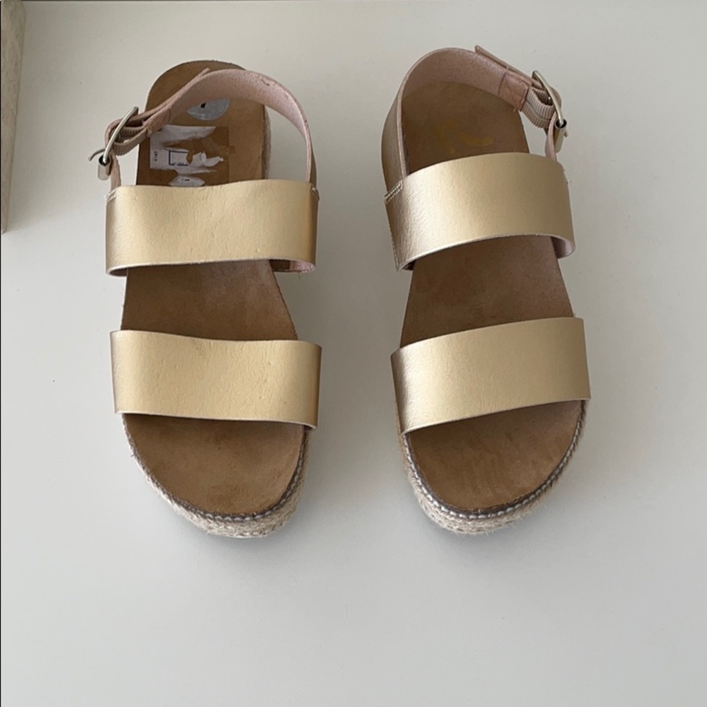 Report Footwear Platform Metallic Sandals